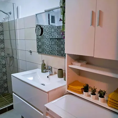 El-mi's Little House In Lägenhet *