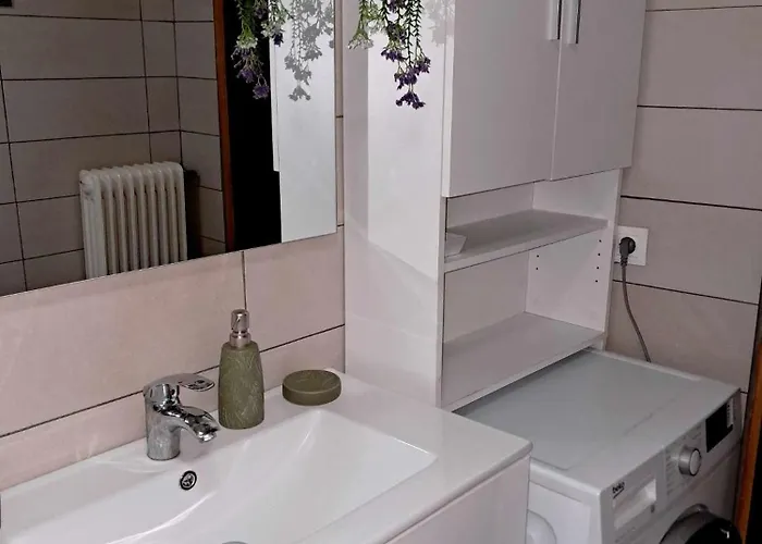 Daire El-mi's Little House In