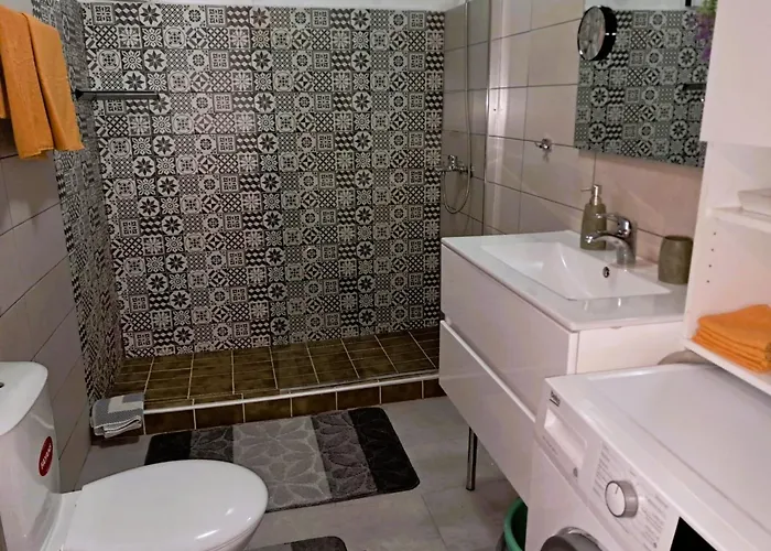 El-mi's Little House In *